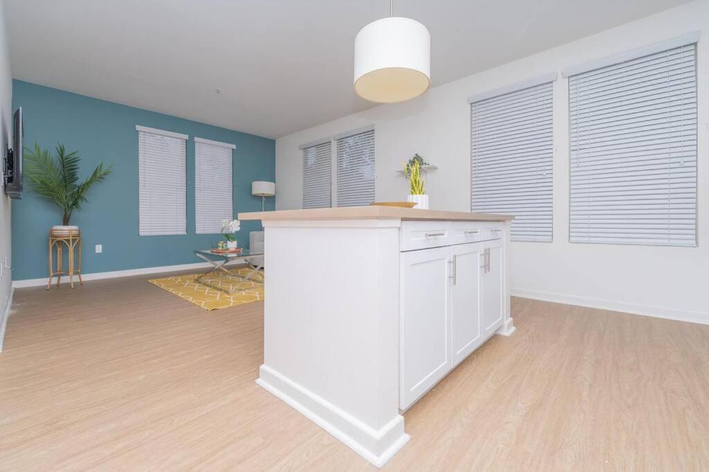 Amazing 2 Bedroom 7 Min From Disneyland W Free Parking Anaheim Eksteriør bilde