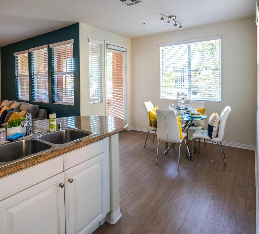 Amazing 2 Bedroom 7 Min From Disneyland W Free Parking Anaheim Eksteriør bilde